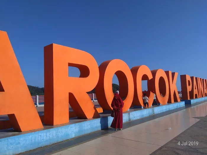Pantai Carocok 4