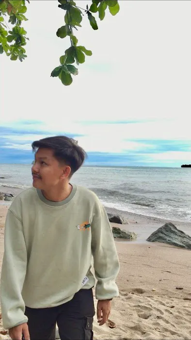 Pantai pasir putih air manis 1