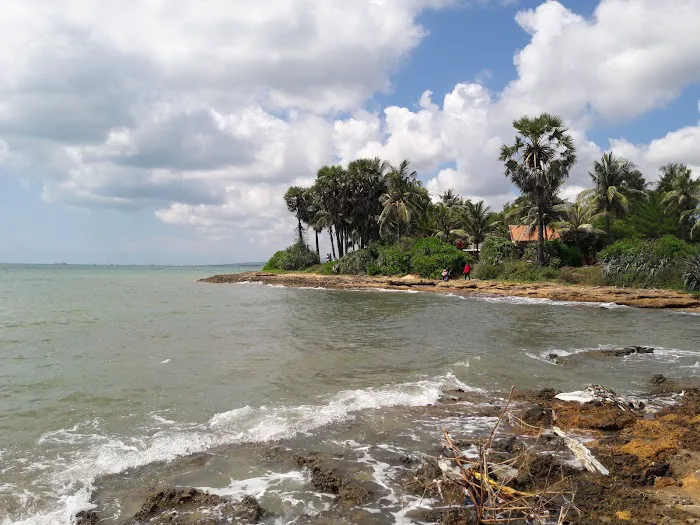 Pantai Wisata Taneros 0
