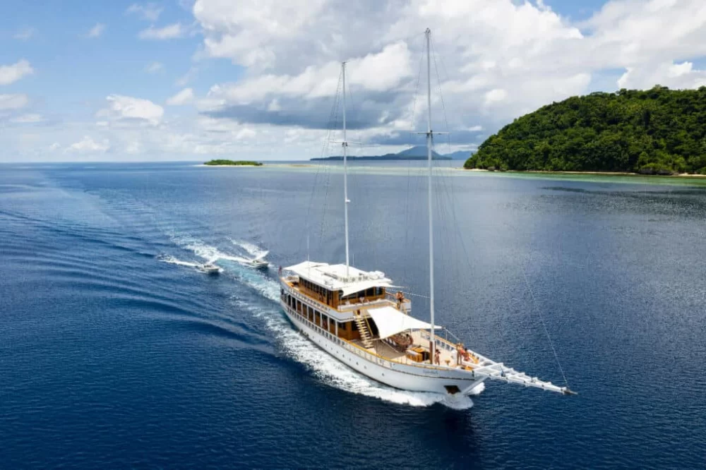 Eco-friendly Sailing Tours in Indonesia’s Marine Parks: A Sustainable Adventure for Nature Lovers