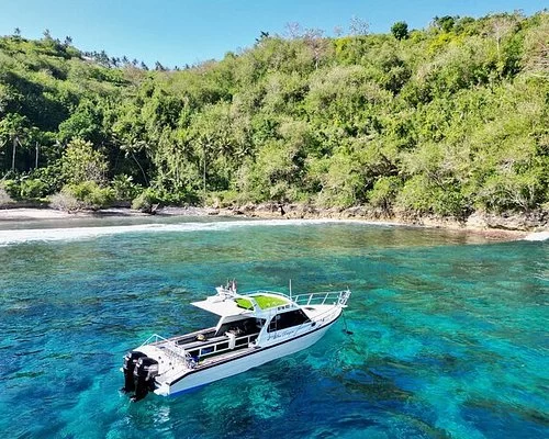 Boat Tours Exploring Indonesia’s Ancient Ruins: A Journey Through Time