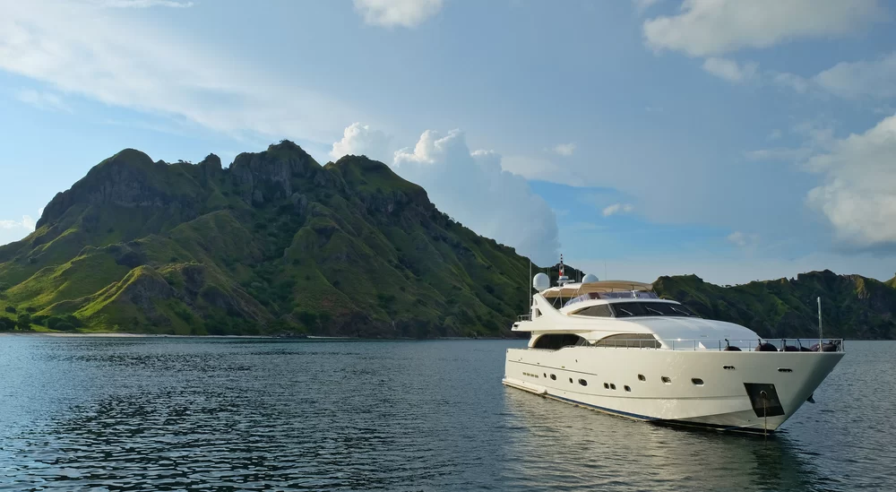 Best Coastal Regions in Indonesia to Visit by Private Yacht – Explore Indonesia’s Beauty from the Sea