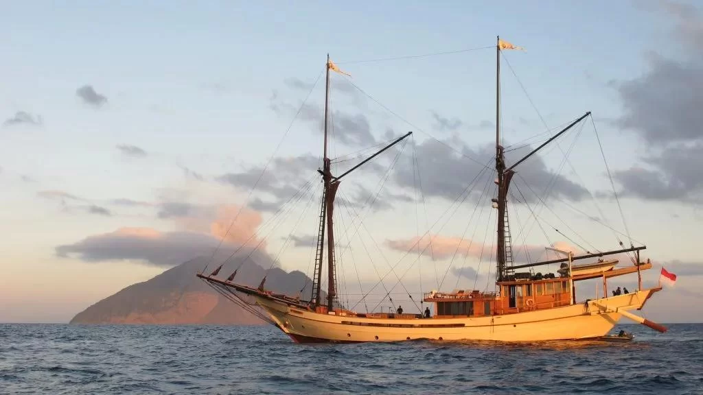 Discover the Hidden Beauty of Indonesia by Luxury Yacht: A Journey Like No Other