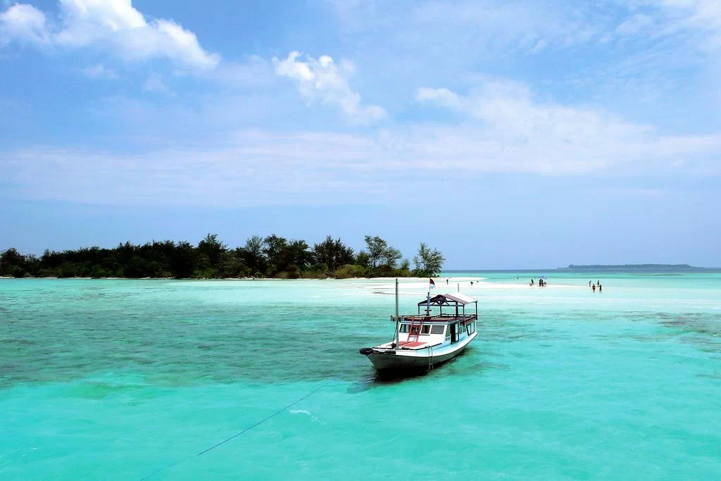 Discover Java and Sumatra’s Best Coastal Cities by Boat: An Unforgettable Island-Hopping Adventure