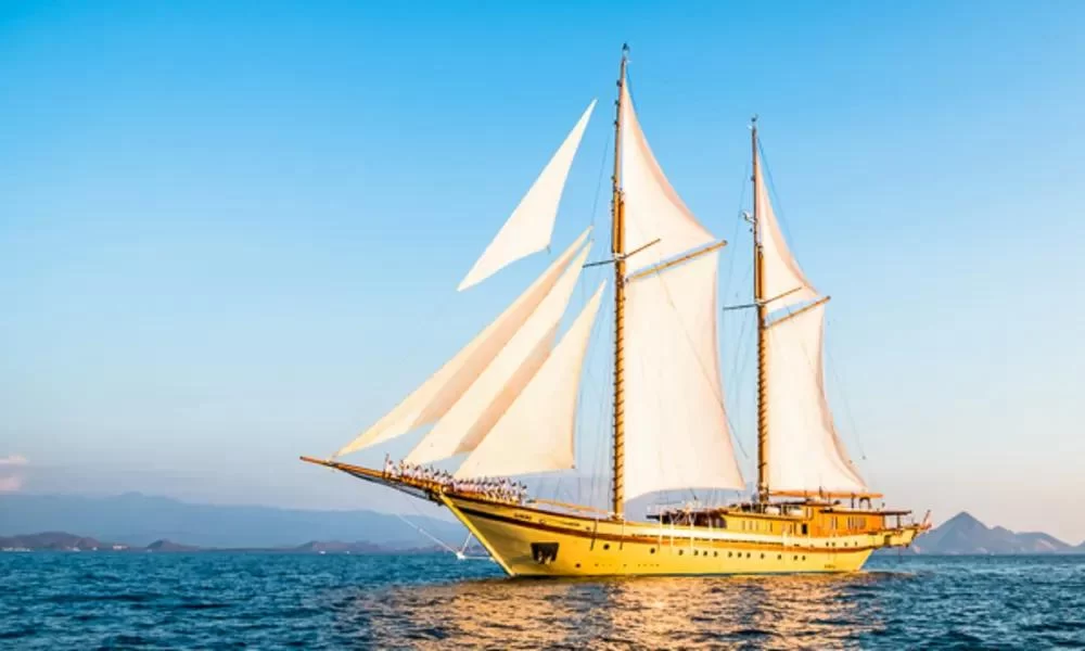 Top Indonesian Cultural Experiences by Luxury Yacht: A Journey Through Indonesia’s Rich Heritage