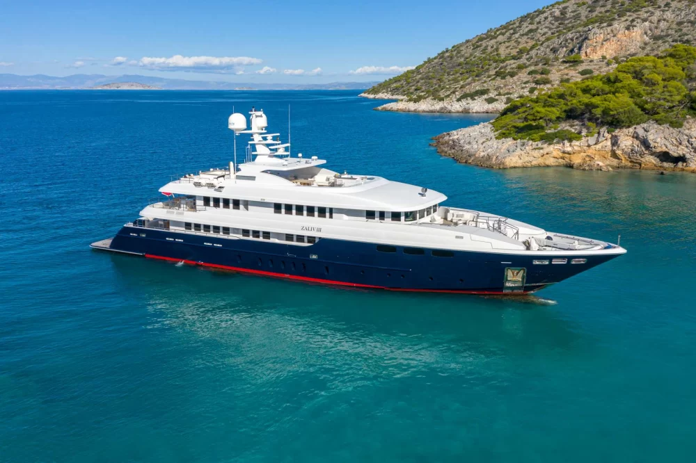 Best Yacht Charters for Couples in Indonesia: Romantic Getaways at Sea