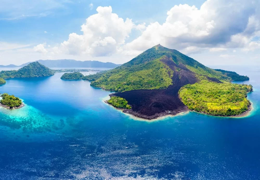 Luxury Yacht Tours to Explore Indonesia's Wildlife: A Unique Adventure Amidst Nature
