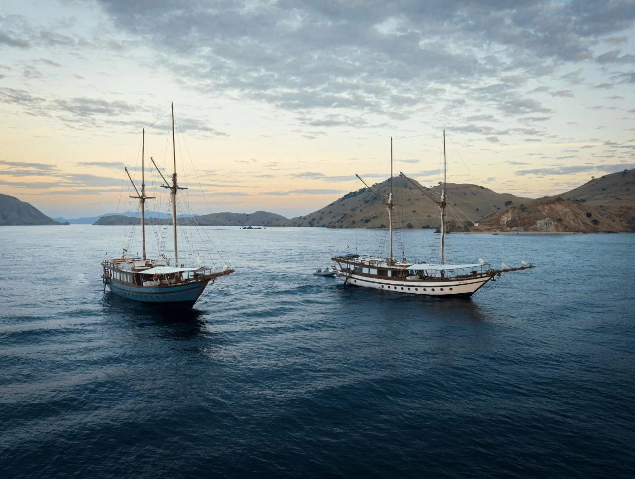 Sunset Sailing in Indonesia’s Pristine Beach Destinations: An Unforgettable Experience