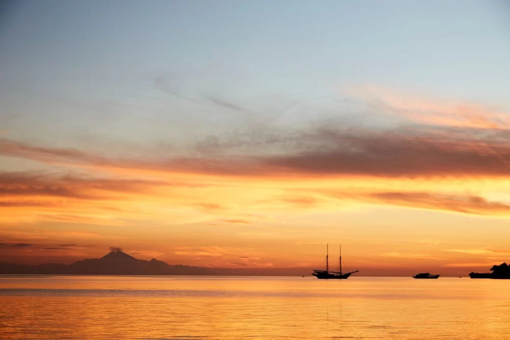 Exploring the Magical Beaches of Raja Ampat by Luxury Yacht: A Once-in-a-Lifetime Experience