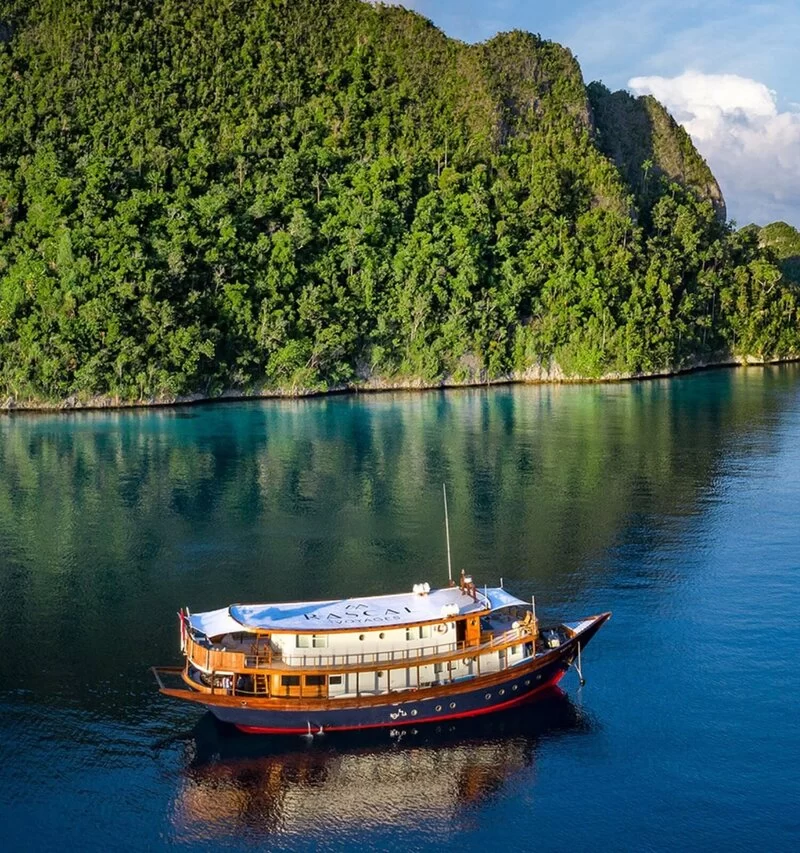 Luxury Boat Services for Visiting Hidden Beaches in Indonesia