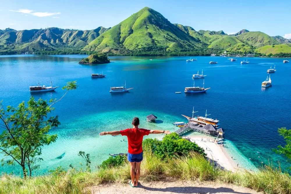 Cultural Boat Tours Exploring Indonesia's Temples: A Unique Adventure