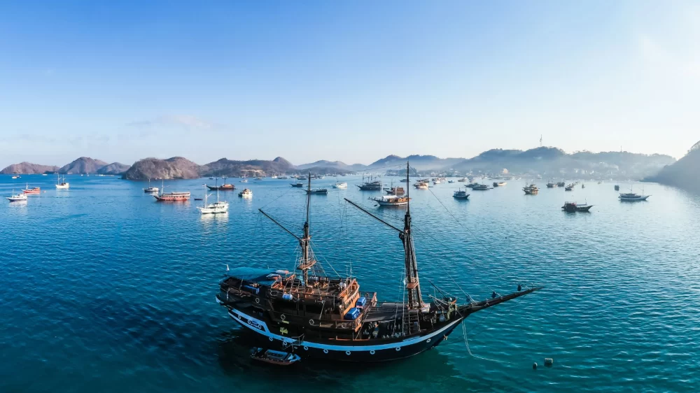Unforgettable Boat Trips to Explore Indonesia’s Breathtaking Coastlines