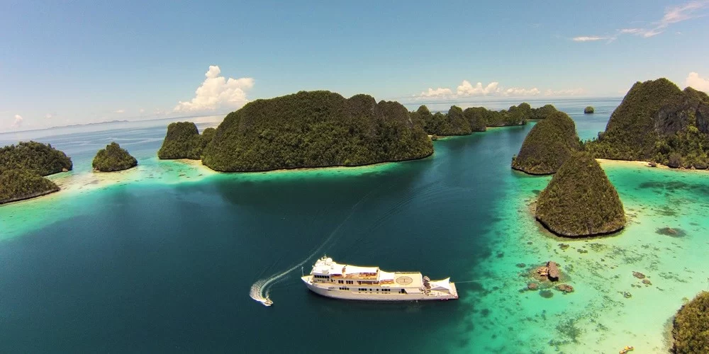 Tailored Yacht Tours for Exploring Indonesia’s Rich Cultural Heritage