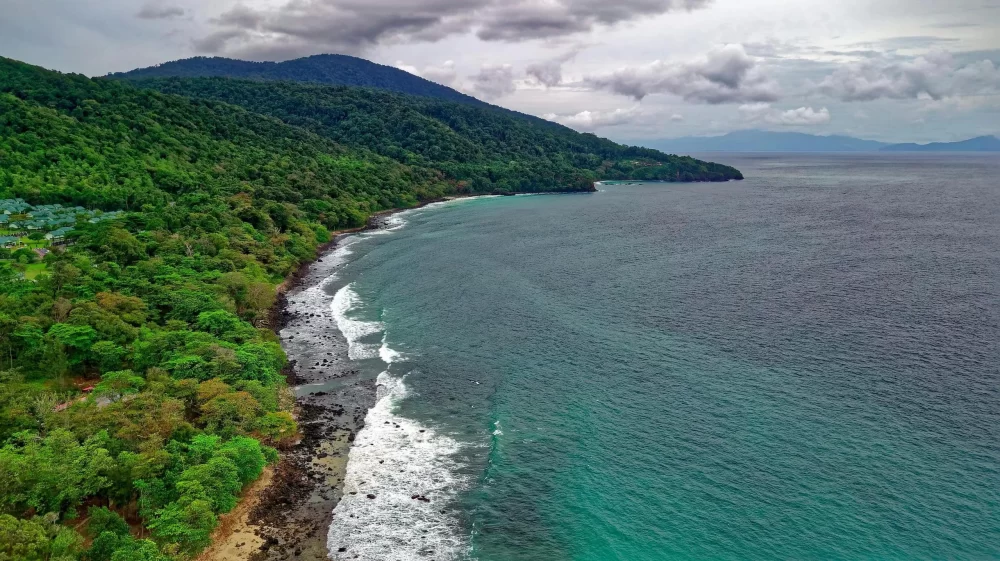 How to Enjoy the Best Indonesian Vacation on a Private Yacht: A Luxury Sailing Guide