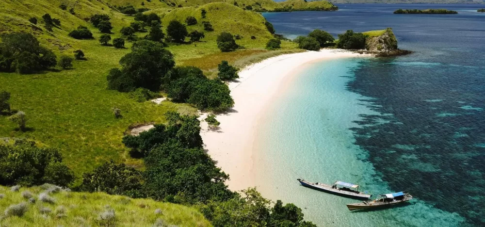 Luxury Yacht Charter Itineraries for an Unforgettable Indonesian Holiday