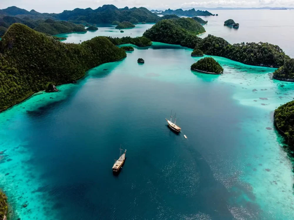 Explore Raja Ampat Yacht Tours: A Paradise for Nature Lovers and Adventurers