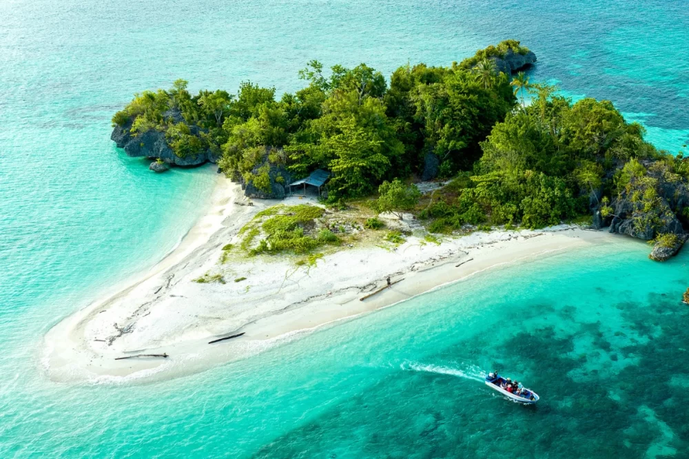 Top Luxury Cruises to Explore Indonesia’s Rich Cultural Traditions