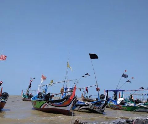 Pantai Idola Banyutowo