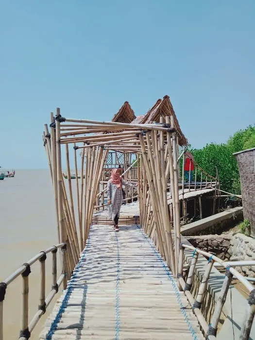 Pantai Idola Banyutowo 5