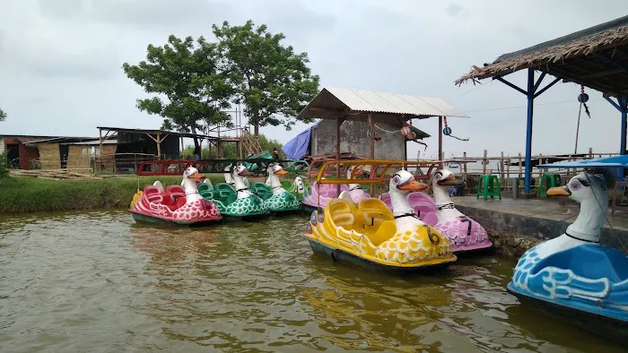 Pantai Idola Banyutowo 6