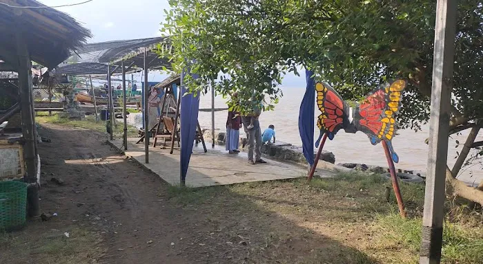 Pantai Pesona Banyutowo 4