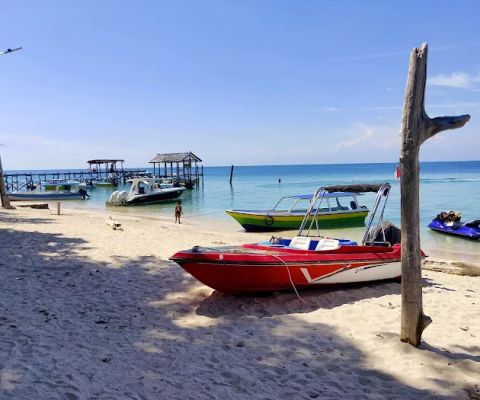 Spot Samalona Beach