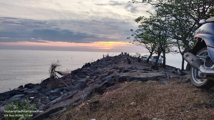 Pantai Tanjung Layar Putih 8