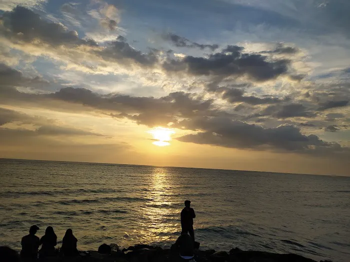 Pantai Tanjung Layar Putih 2