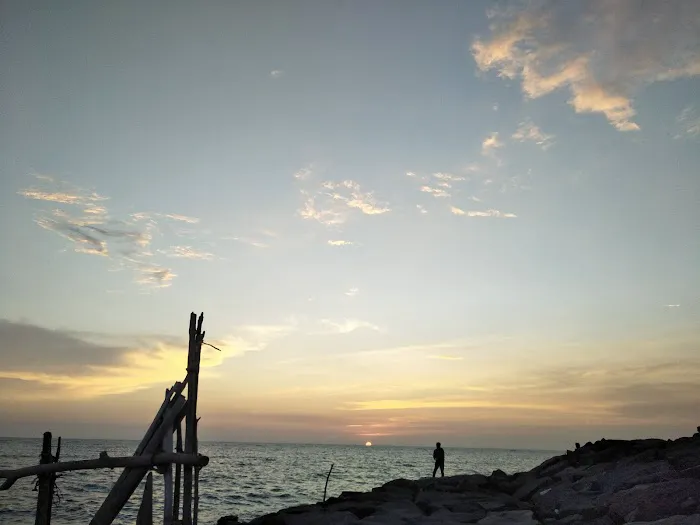 Pantai Tanjung Layar Putih 4