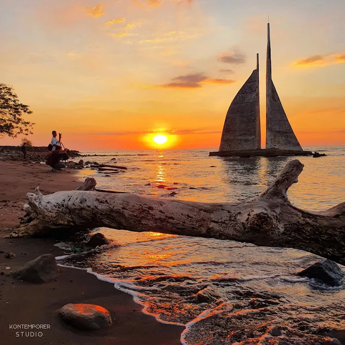 Pantai Tanjung Layar Putih 7