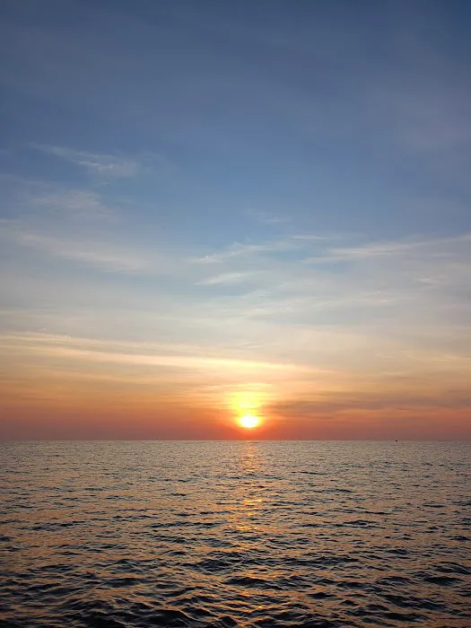 Pantai Tanjung Layar Putih 0