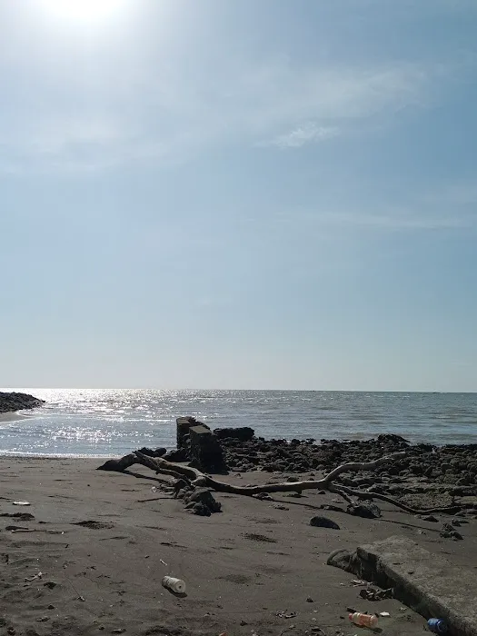 Pantai Tanjung Layar Putih 6