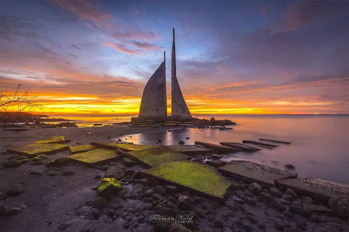 Pantai Tanjung Layar Putih 1