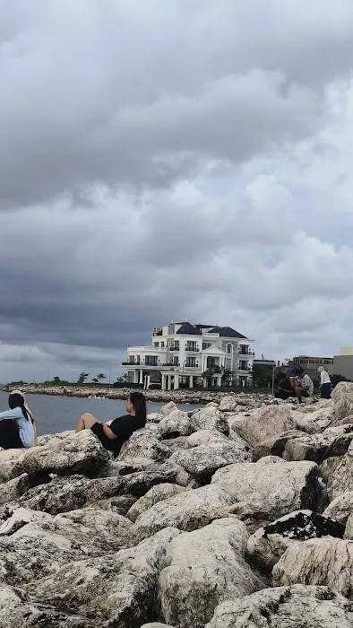 Pantai Batu Besar Losari 8