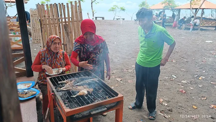 Pantai Surya Galesong 4