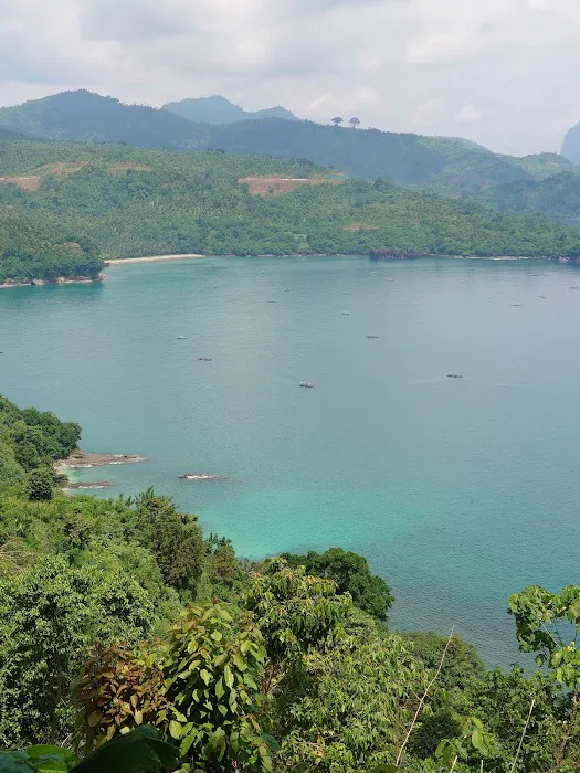 Pantai Lemareng 2