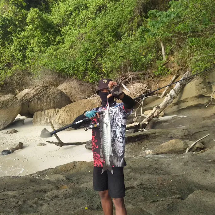 Pantai Lemareng 4