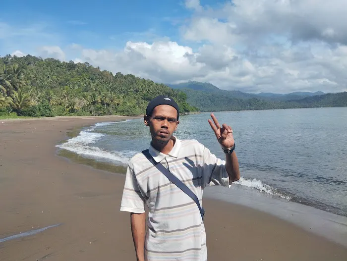 Pantai Tiluh 8