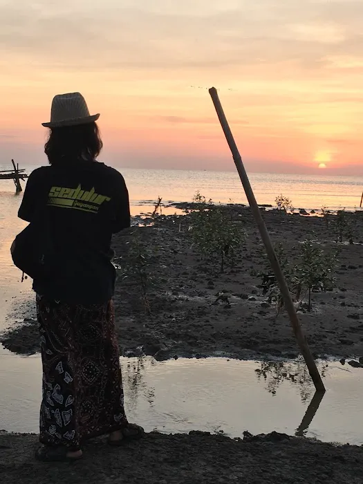 Pantai Wisata Sambilawang Trangkil 1