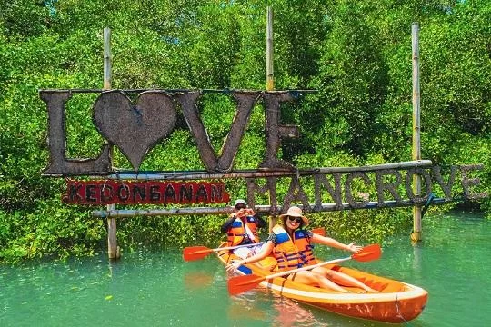 Eco-Friendly Boat Tours in Indonesia: A Sustainable Way to Explore