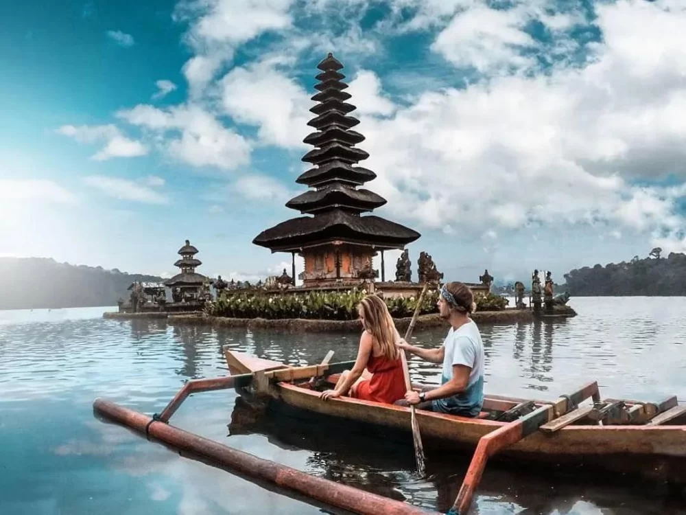 Top Boat Tours in Bali for Sightseeing and Scenic Views