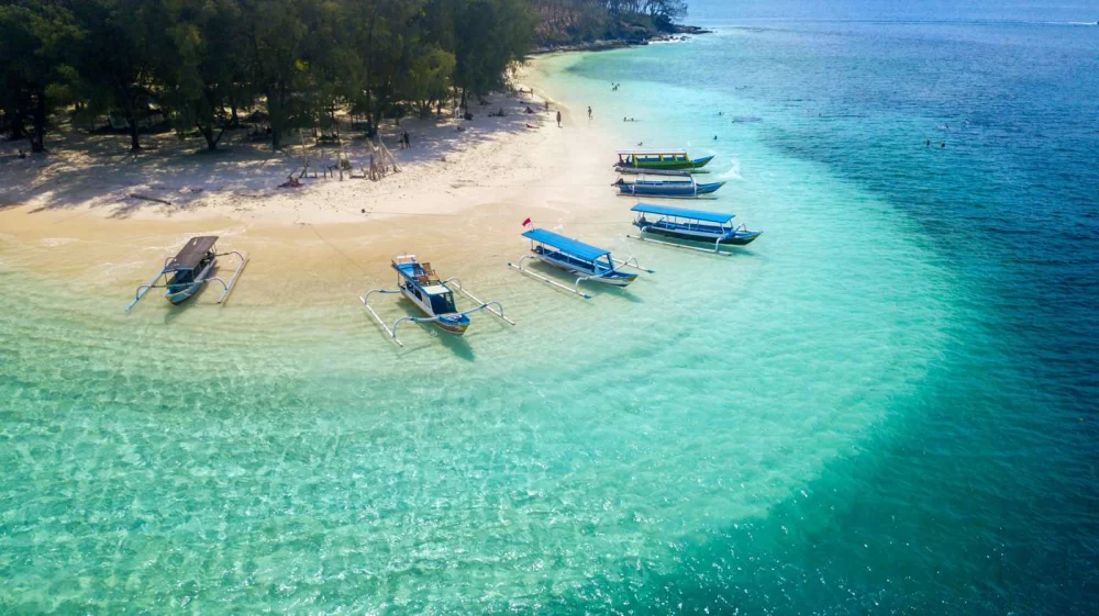 Affordable Boat Tours in Indonesia: A Budget-Friendly Guide for American Travelers