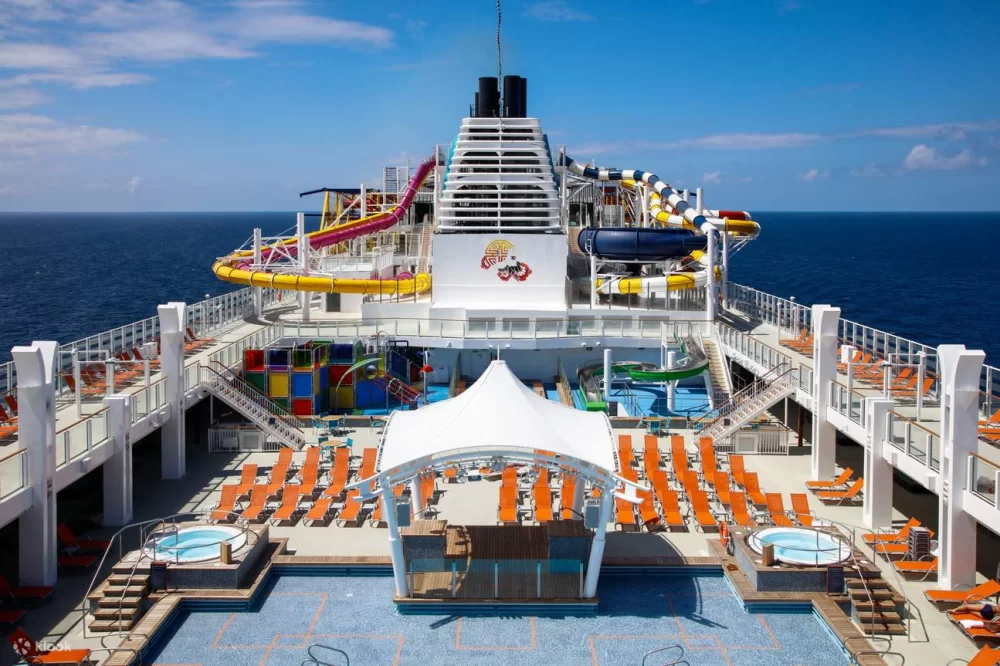 Boat Cruises with the Best Seafood in Indonesia