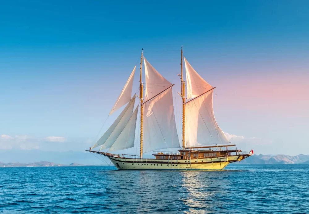 Ultimate Luxury Yacht Experiences in Java: Sail in Style and Explore Indonesia's Stunning Coastline