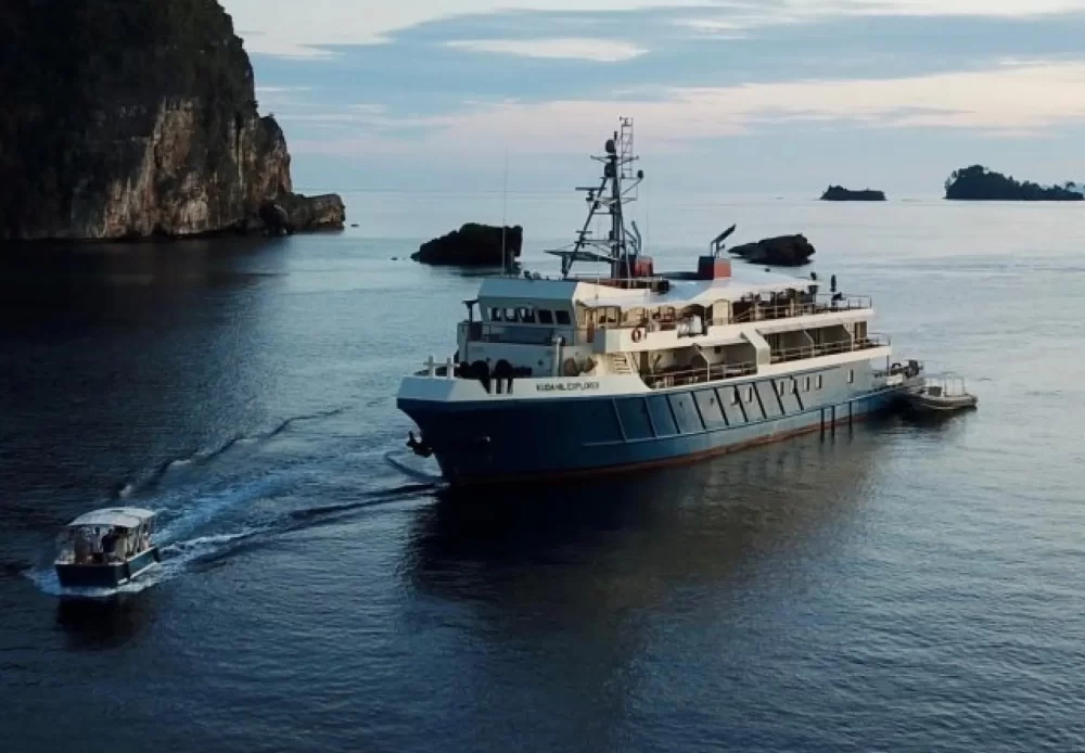 How to Enjoy a Private Yacht Experience on the Waters of Indonesia