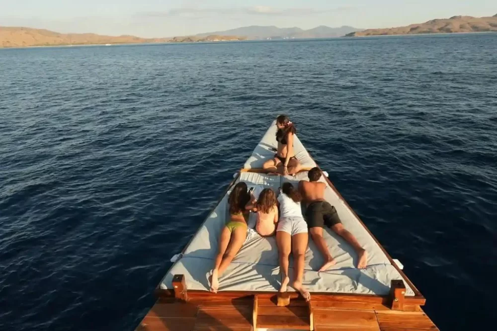 How to Book a Bespoke Yacht Experience for a Special Occasion