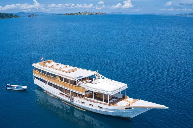 Personalized Yacht Services for an Unforgettable Dream Trip to the Komodo Islands