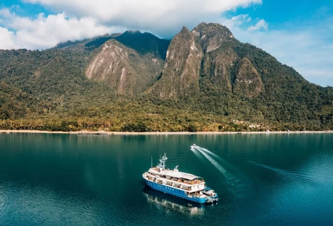 Adventure-Packed Boat Tours in Java: Explore the Best of Indonesia by Sea