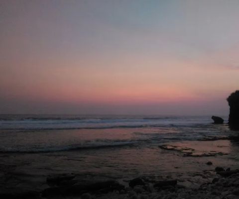 Arya Bringhappiness beach