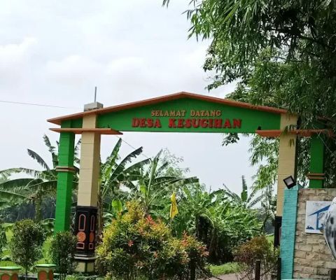 Gapura Desa Kesugihan